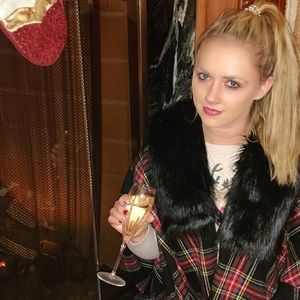 Meet your Posher, Natalie